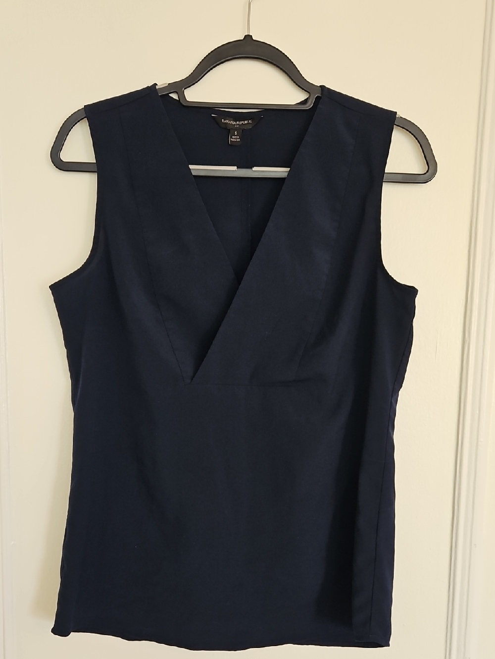 Banana Republic Deep Navy V-Neck Sleeveless Shell